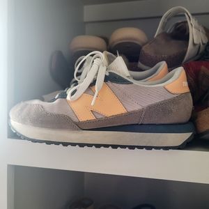 Women's New Balance sneakers